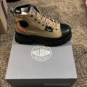NIB Palladium Revolt Hi Tx